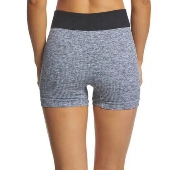 NWT FREE PEOPLE Movement Seamless Short Size XS Small Black - Picture 4 of 8